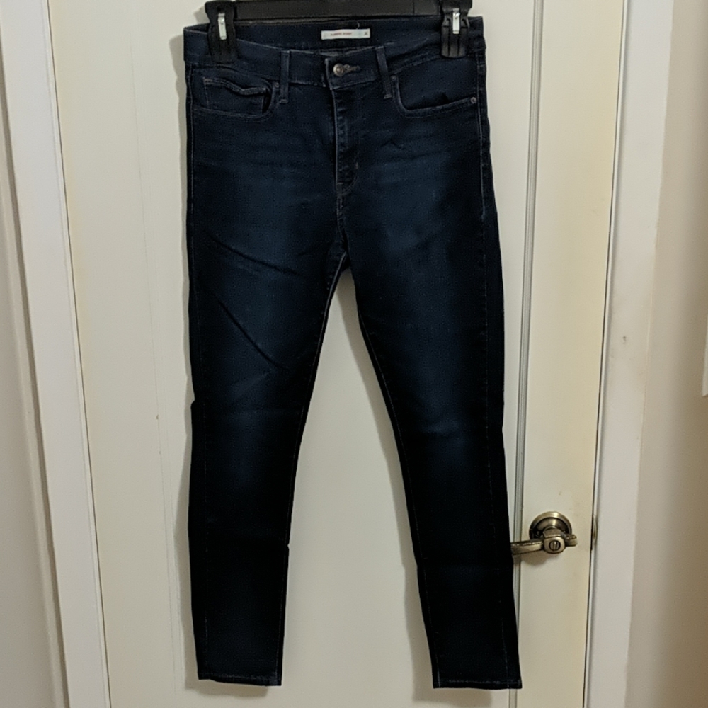Levi's Women's Dark wash Slimming Skinny Jeans